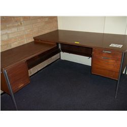 DESKS & TRASHCAN