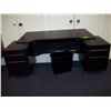 Image 2 : DESKS & TRASHCAN