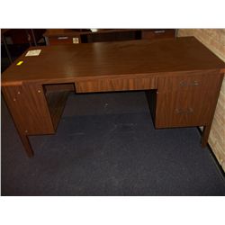 DESK & TRASHCANS