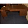 Image 1 : DESK & TRASHCANS