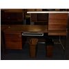 Image 2 : DESK & TRASHCANS