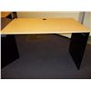 Image 7 : DESK & TRASHCANS