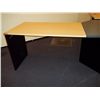 Image 8 : DESK & TRASHCANS