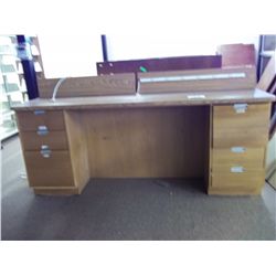 CUBICLES & DESK WITH OUTLETS