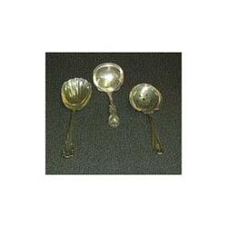 Six sterling silver pieces. Pierced serving s