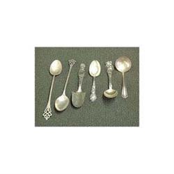 Thirteen pieces of sterling flatware. Two Lun