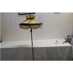 LOVELY FLOOR LAMP W/ UNUSUAL SLAG GLASS SHADE - BOWED REDS 20" SHADE - NEEDS TO BE REWIRED