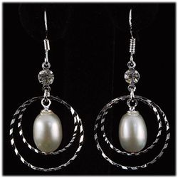 Natural 3.50g Pearl Dangling Sterling Silver Earring