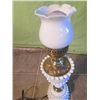 Image 2 : Hobnail Vintage Lamp W/ Flower Top Glass Shade