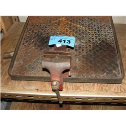 Metal platform with mounted bench vice