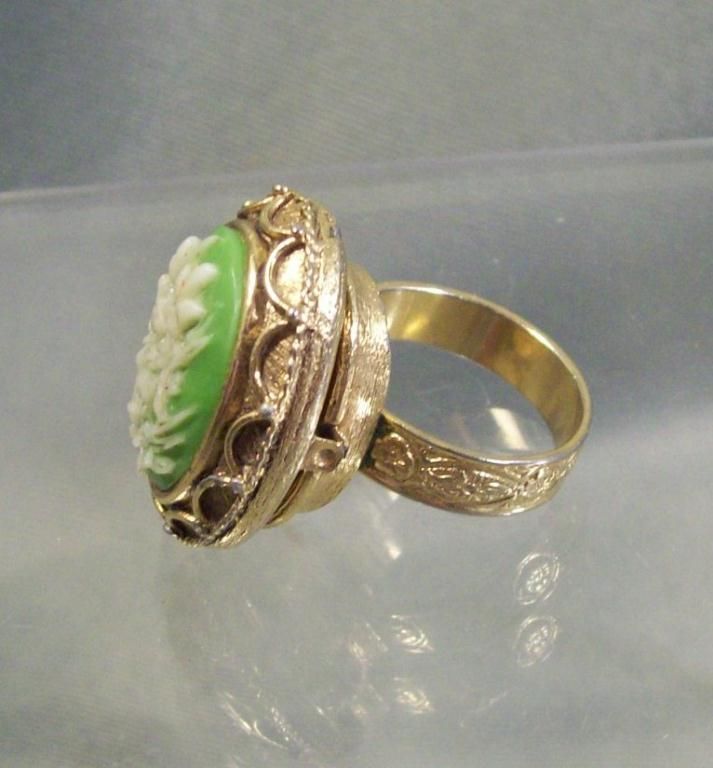 Vintage Vanda Cameo Perfume Locket Ring