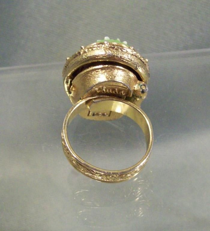 Vintage Vanda Cameo Perfume Locket Ring