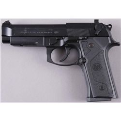 Beretta Mdl 92FS Cal 9mm SN:BER352824Double action semi auto pistol chambered in  9mm. Black matte s