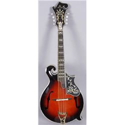 Finely Made MandolaInlaid with abalone and Mother of Pearl, gold  keys, custom made, good sounding, 