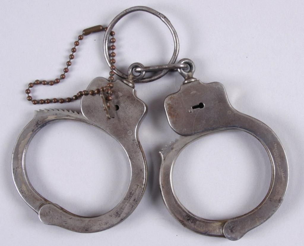 Pair of Early S&W Handcuffs with KeyCirca WWI, very good condition.