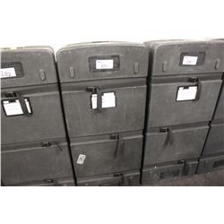 DA-LATE TRAVEL CASE WITH 3 SECTIONS OF WHITE