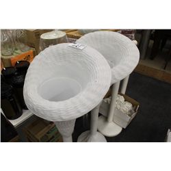 2 WHITE PLASTIC PLANT STANDS WITH PLASTIC