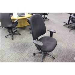 BLACK HIGHBACK MULTILEVER TASK CHAIR