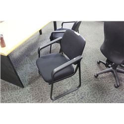 BLACK FABRIC CLIENT CHAIR