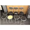 Image 1 : LOT 8 VINYL FOLDING CHAIRS