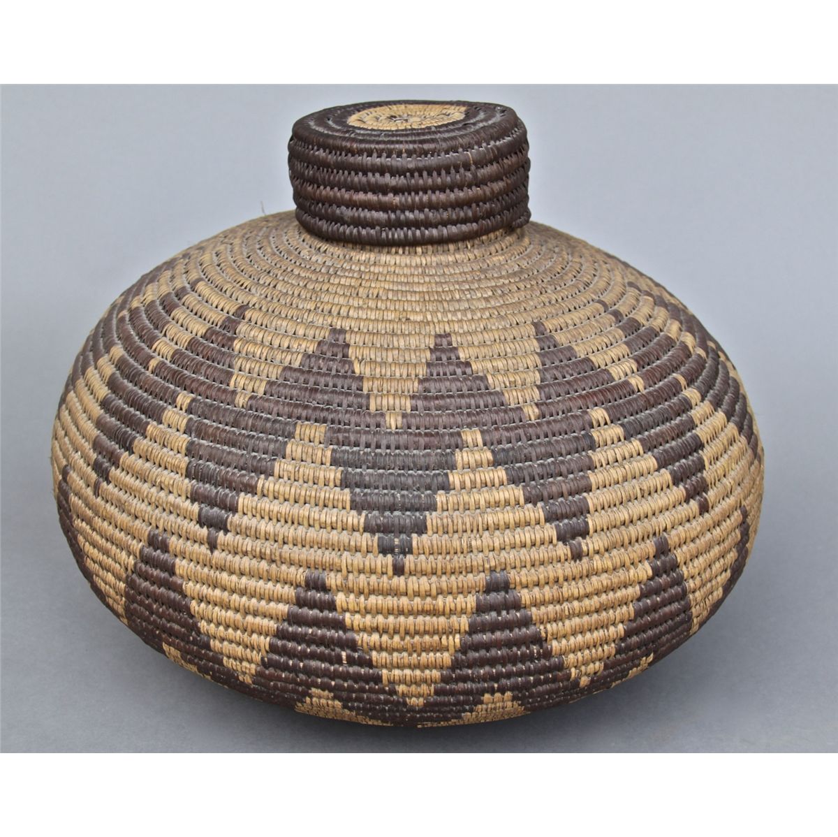 Native American Indian Old Woven Basket, woven lid. [Height/Lengt…