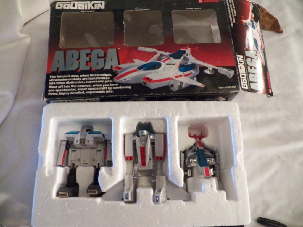 BANDAI Robot transformable GODAIKIN ABEGA 1984 Europe, avec - Lot 450 BANDAI Robot transformable GODAIKIN ABEGA 1984 Europe, avec - Lot 450