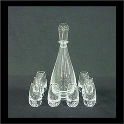Clear glass liquor set attributed to Steuben. A tear drop form  decanter, with a single elongated bu