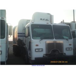 2000 - PETERBILT 320