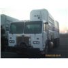 Image 2 : 2000 - PETERBILT 320