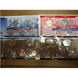 2002 US MINT SET (UNC) P/D (WITH ENVELOPE)