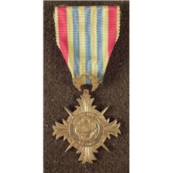 US VIETNAM AWARD MEDAL WITH RIBBON