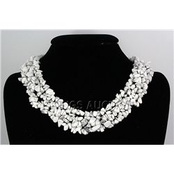 786.50 CTW CHIPPED STONE 18  WHITE TURQUOISE NECKLACE