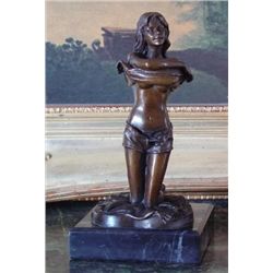 Lovely Bronze Sculpture Kneeling Girl