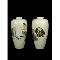 A pair of Japanese Satsuma style vases wit...