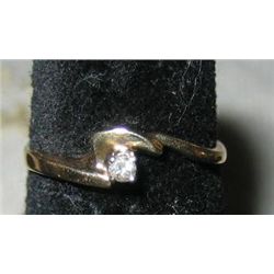 10 k Yellow Gold Diamond Ring sz 5