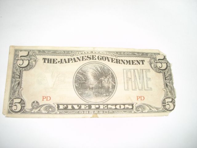 WW2 JAPANESE GOVERNMENT 5 PESOS CURRENCY NOTE *NICE NOTE*!!