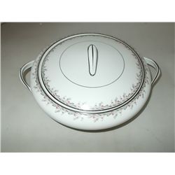Noritake China #5507 Petite Pattern 10"