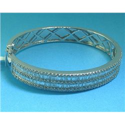 18K BANGLE WITH  DIAMONDS