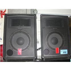 Pair of fender electronics PA speakers