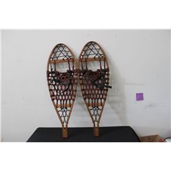 35" x 13" SNOWSHOES