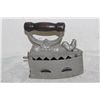 Image 4 : OLD CHARCOAL IRON