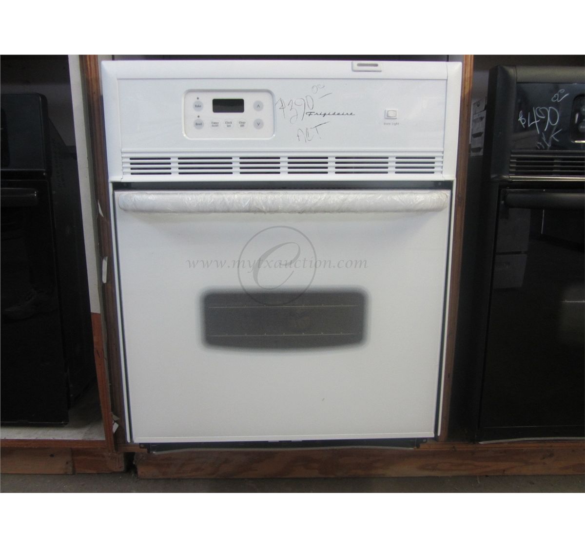 Frigidaire 24" Single Electric Wall Oven
