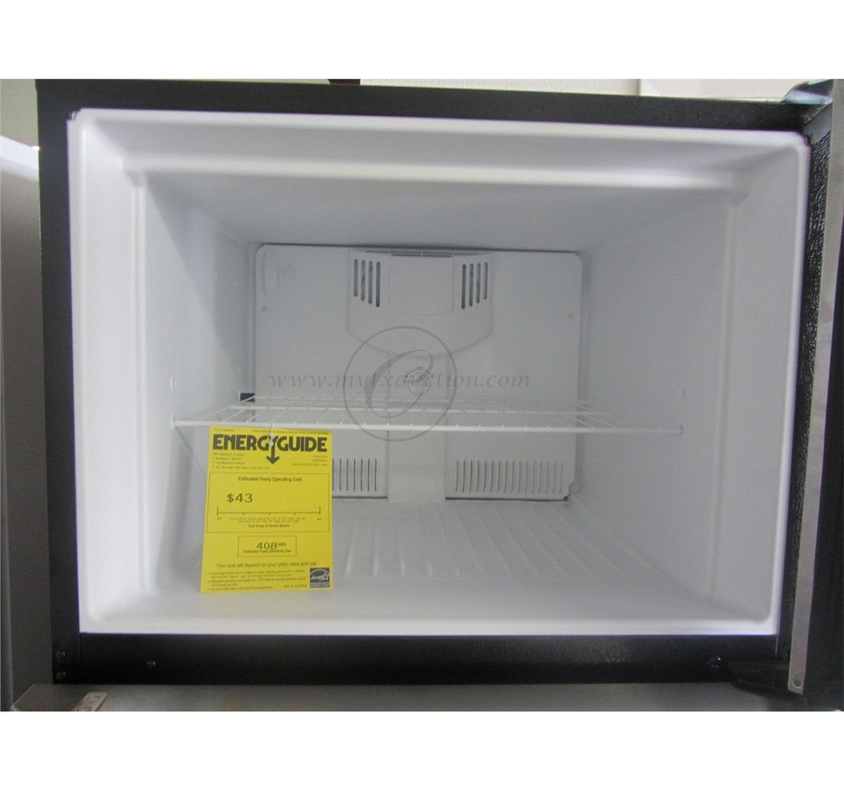 Frigidaire 20.6 Cubic Foot Top Freezer Refrigerator SCRATCH AND DENT