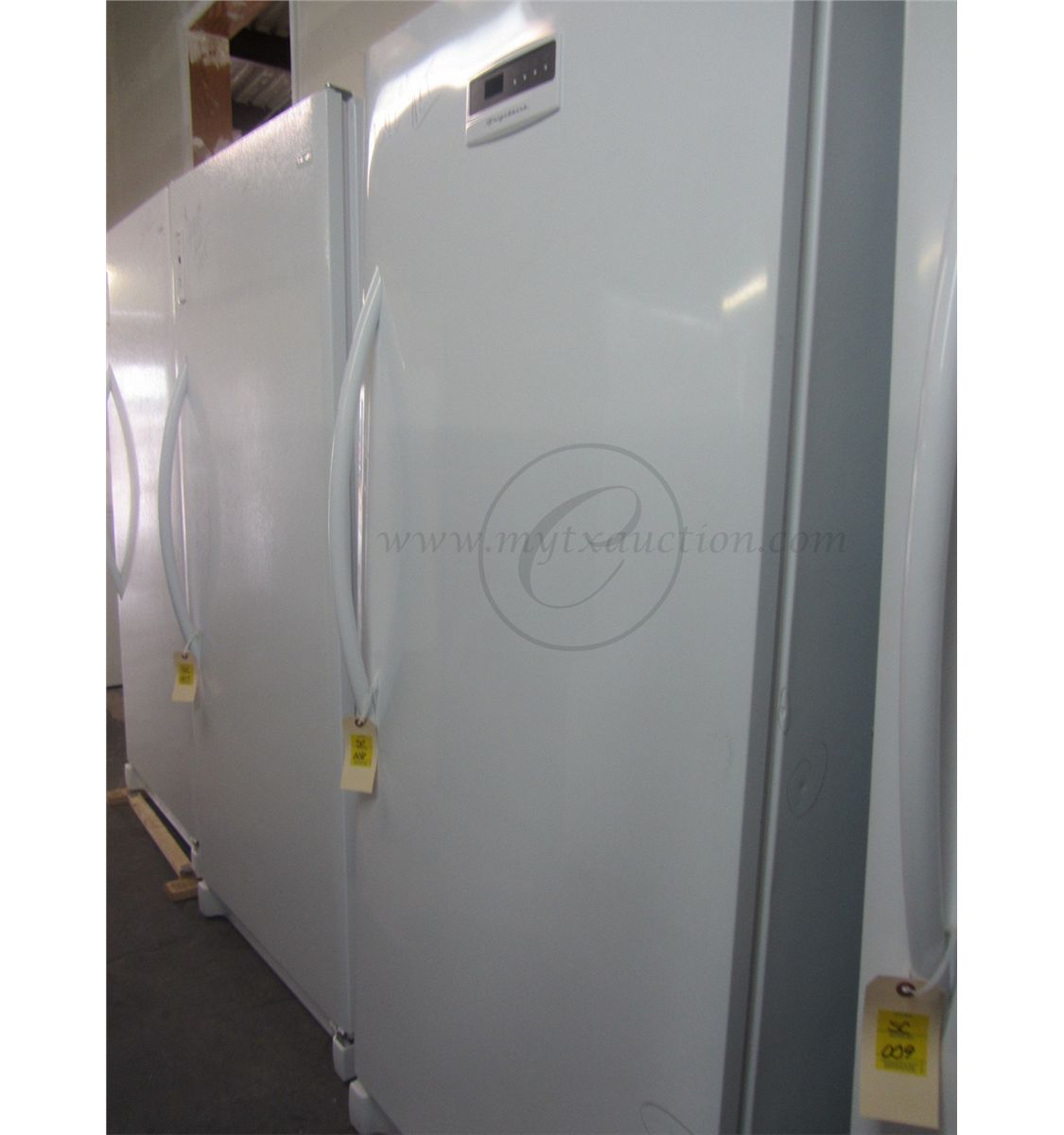 Frigidaire 20.5 Cubic Foot Upright Freezer SCRATCH AND DENT SEE KNOWN DEFECTS FOR DESCRIPTION