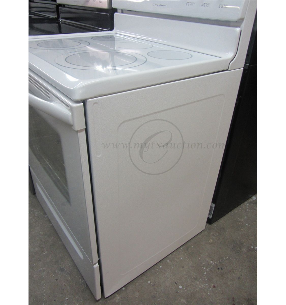 Frigidaire 30" Freestanding Electric Range SCRATCH AND DENT SEE KNOWN