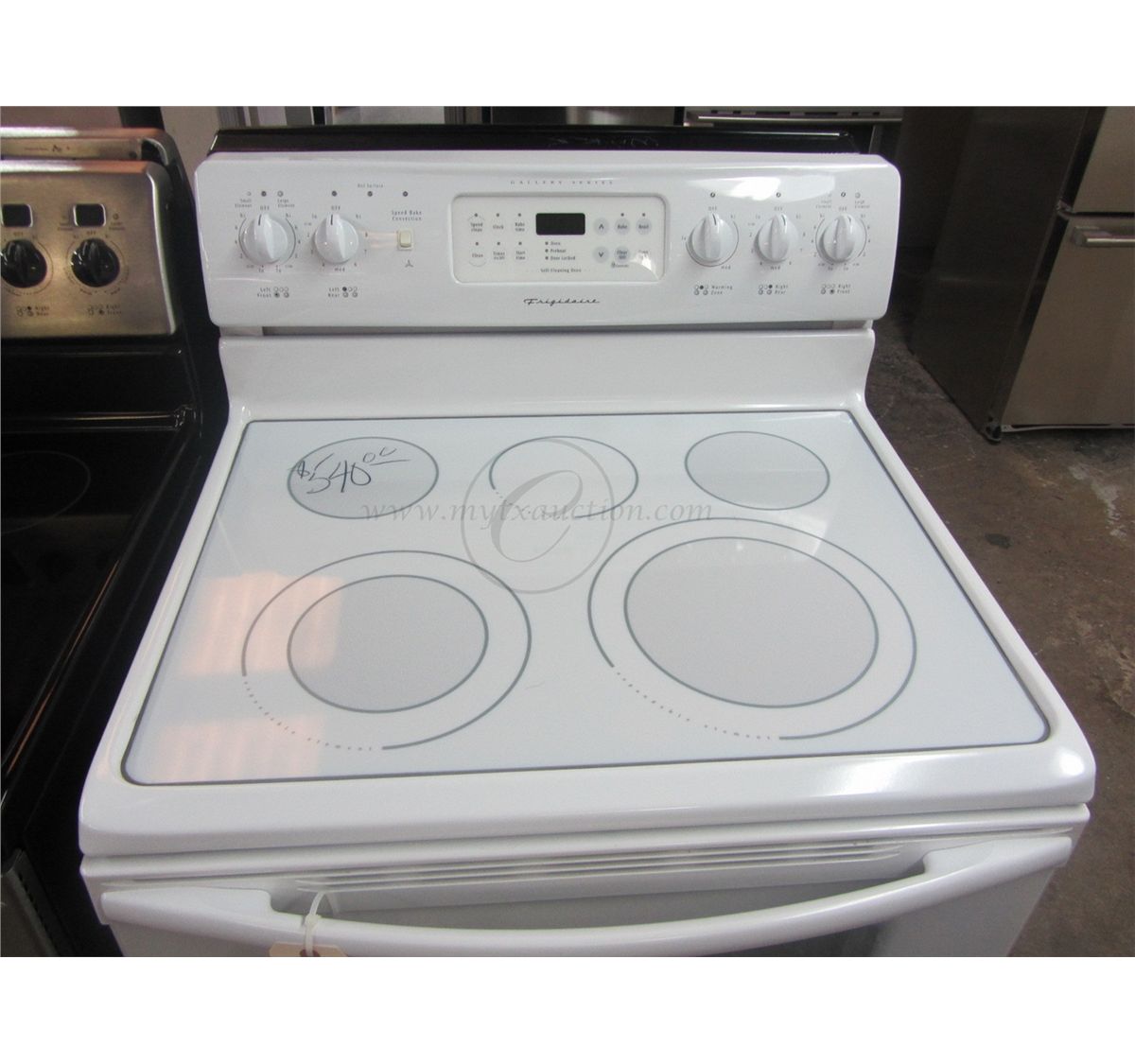 Frigidaire 30" Freestanding Electric Range SCRATCH AND DENT SEE KNOWN