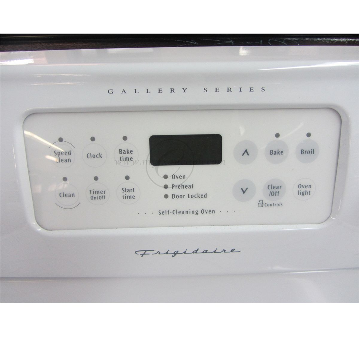 Frigidaire 30" Freestanding Electric Range SCRATCH AND DENT SEE KNOWN DEFECTS FOR DESCRIPTION