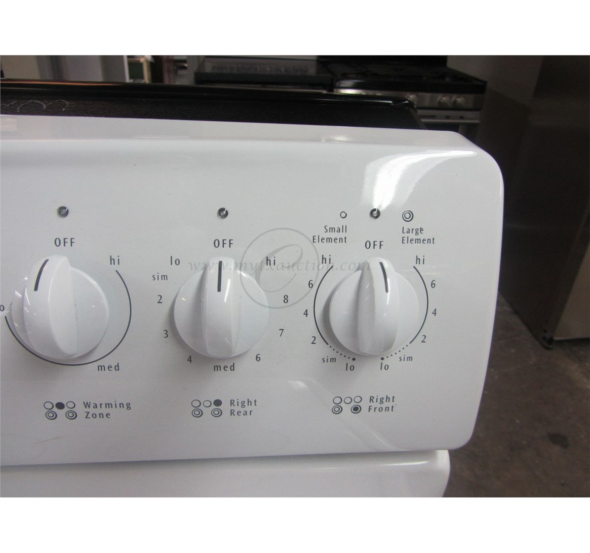 Frigidaire 30" Freestanding Electric Range SCRATCH AND DENT SEE KNOWN