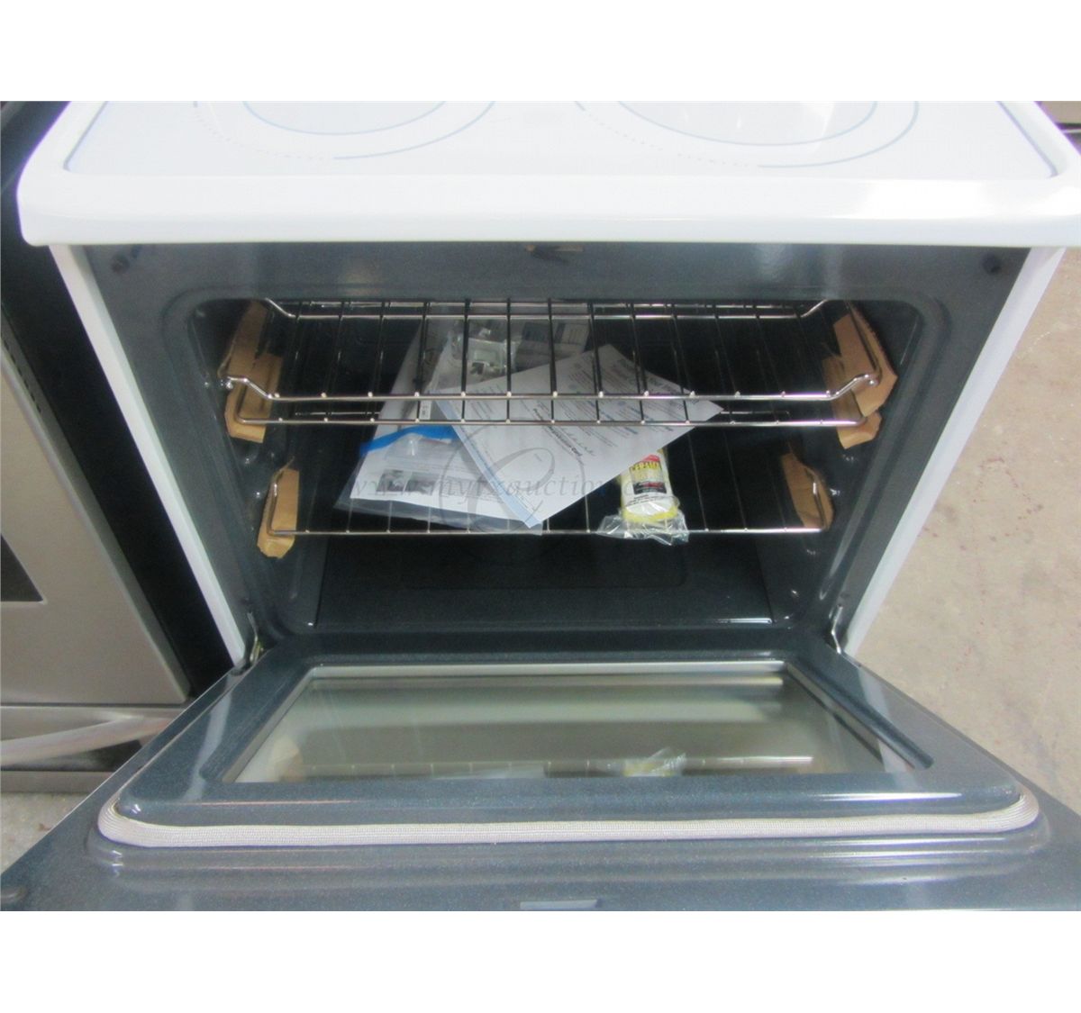 Frigidaire 30" Freestanding Electric Range SCRATCH AND DENT SEE KNOWN