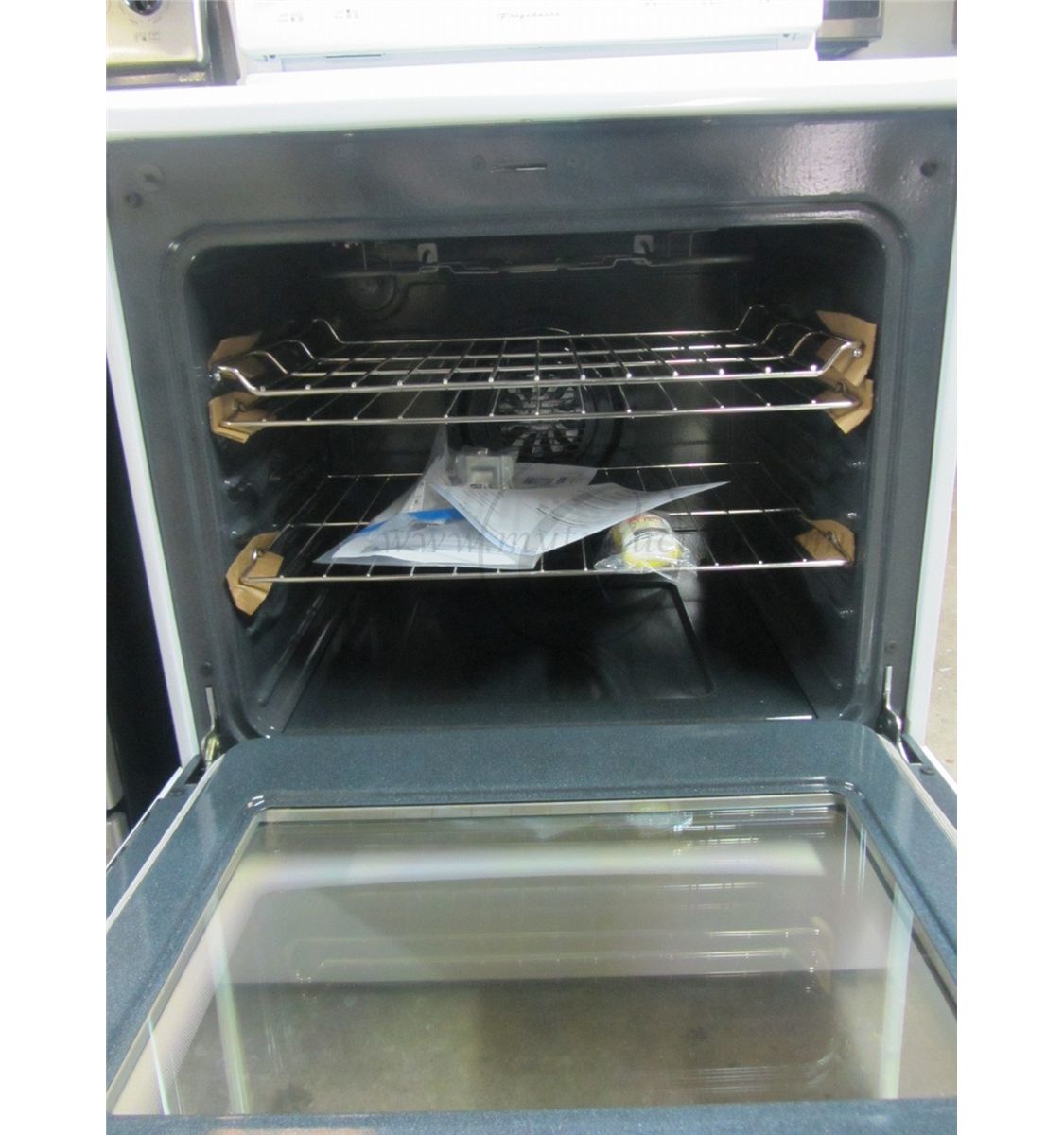 Frigidaire 30" Freestanding Electric Range SCRATCH AND DENT SEE KNOWN